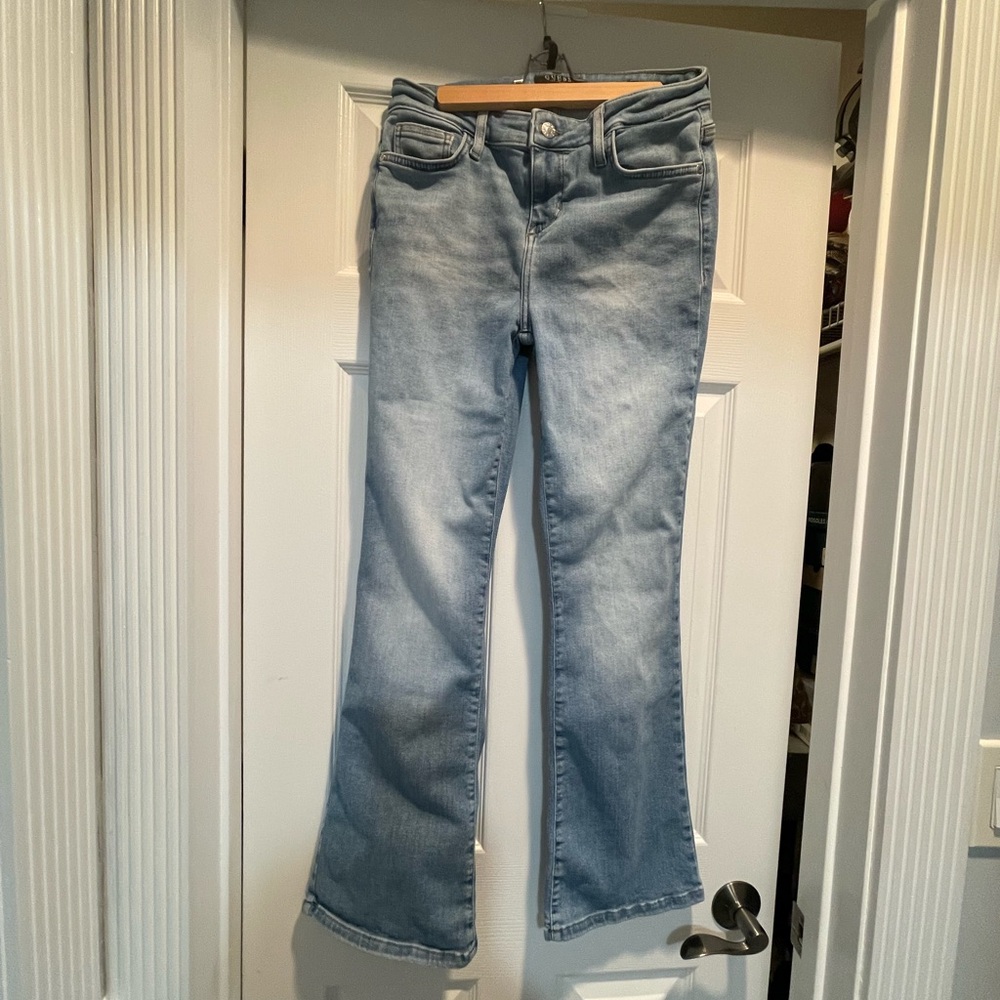 Guess Mid Rise Boot Cut worn once - Picture 3 of 6